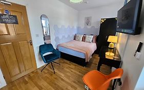 Central Chambers Suites - Suite 4